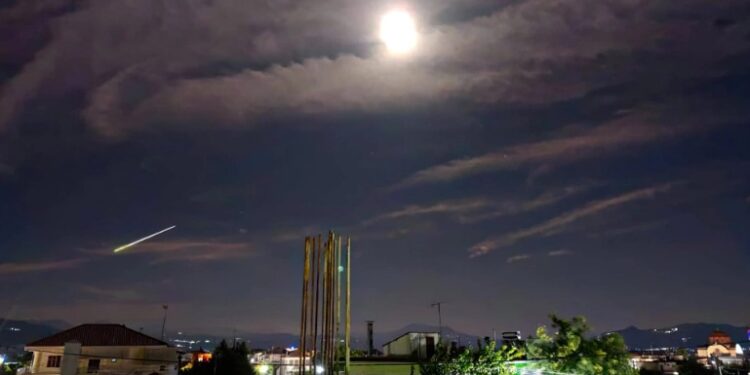 Meteori prek atmosferën e Tokës