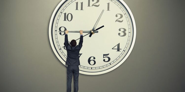 A do të ndryshojë ora në tetor? Flet eurodeputetja