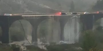 Mot i keq në Itali, rrugët kthehen në lumenj, mbyllen shkollat