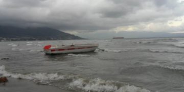 Shi dhe erë, pezullohet lundrimi i mjeteve të vogla detare dhe peshkimit në Vlorë