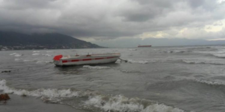 Shi dhe erë, pezullohet lundrimi i mjeteve të vogla detare dhe peshkimit në Vlorë