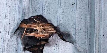 Gruaja shpëton mrekullisht, meteori bie në jastëk teksa ajo po flinte!