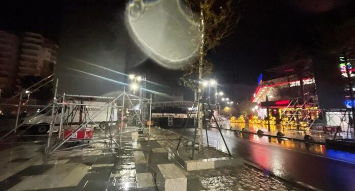 Stuhi dhe reshje shiu, anulohet koncerti i organizuar për Ditën e Pavarësisë!