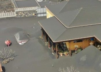 Qytetet “varrosen” nga hiri i shpërthimit të vullkanit