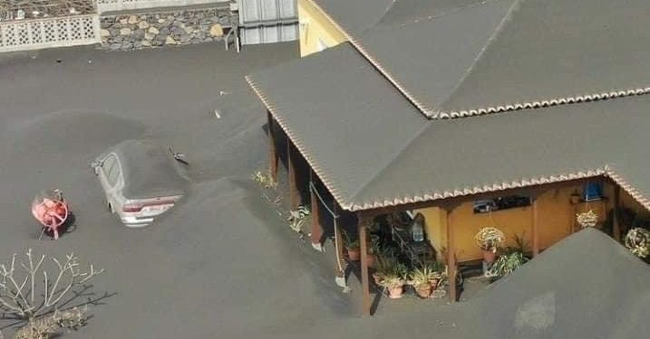 Qytetet “varrosen” nga hiri i shpërthimit të vullkanit