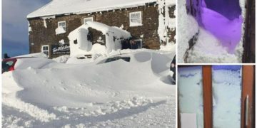 Për të katërtën ditë me radhë, 60 persona kanë mbetur të ngujuar në një klub në Britani për shkak të borës