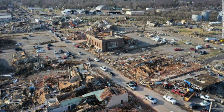 I gjithë qyteti është zhdukur: Të mbijetuarit përshkruajnë frikën dhe tmerrin që përjetuan gjatë shpërthimit të tornadove