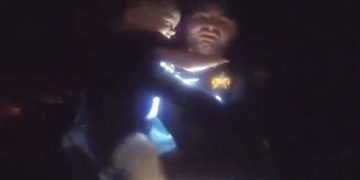 Video/ Foshnjat nxirren të gjalla nga rrënojat!