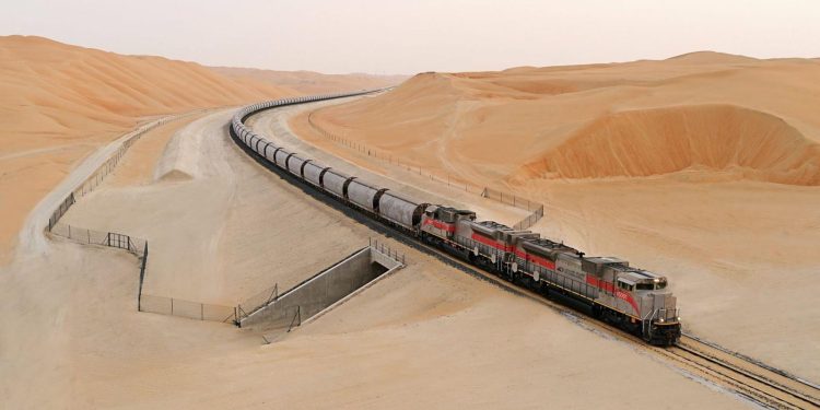 Hekurudha që do të “çajë” shkretëtirën, njihuni me projektin marramendës arab