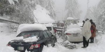 Bora bllokon gjithçka në këtë shtet: Njerëzit shihen të vdekur brenda makinave
