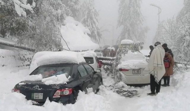 Bora bllokon gjithçka në këtë shtet: Njerëzit shihen të vdekur brenda makinave