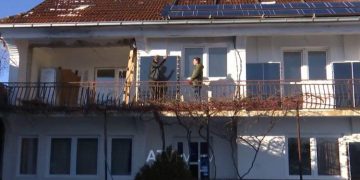 Drenicaku që shtëpinë e ngrohë me diell, thotë se paguan rrymë vetëm 10 euro në muaj