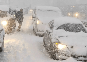 Pamje nga Stambolli i bllokuar nga bora, ndërpritet qarkullimi i veturave