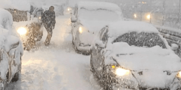 Pamje nga Stambolli i bllokuar nga bora, ndërpritet qarkullimi i veturave