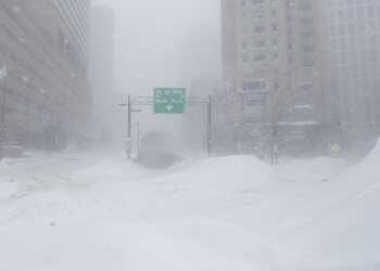 SHBA mbërthehet nga moti i keq: Stuhitë e dëborës shkaktojnë ‘ciklonin bombë’