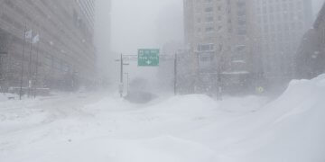 SHBA mbërthehet nga moti i keq: Stuhitë e dëborës shkaktojnë ‘ciklonin bombë’