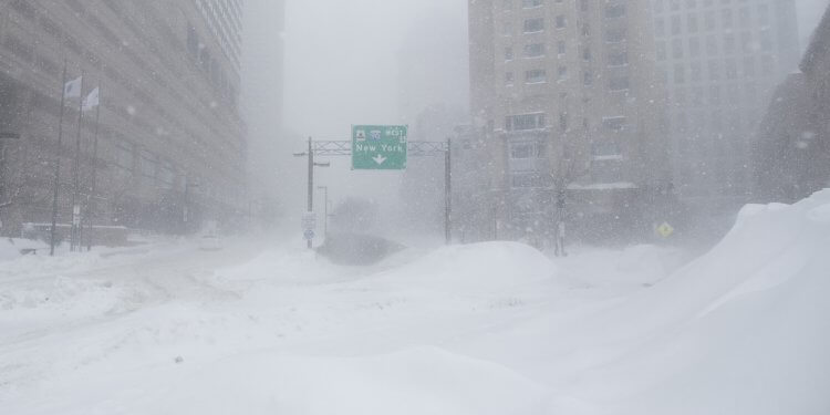 SHBA mbërthehet nga moti i keq: Stuhitë e dëborës shkaktojnë ‘ciklonin bombë’