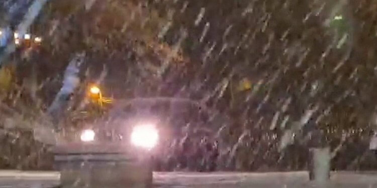 Bora bllokon sërish Rrugën e Arbrit