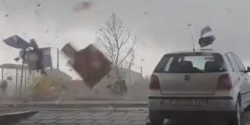 “Fluturojnë” tjegullat e çative: Kroacia goditet nga një stuhi e fuqishme