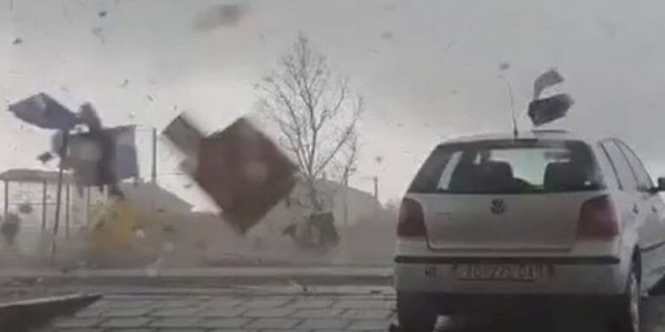 “Fluturojnë” tjegullat e çative: Kroacia goditet nga një stuhi e fuqishme