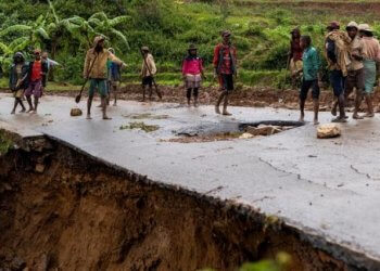 “Duket sikur sapo jemi bombarduar”: Cikloni Batsirai ‘fshin’ fshatra të tëra