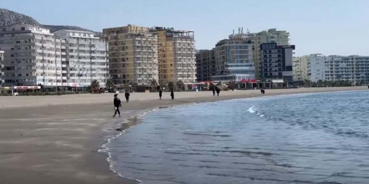 Deti në Shëngjin tërhiqet 20 metra, specialistët nuk kanë përgjigje për këtë fenomen