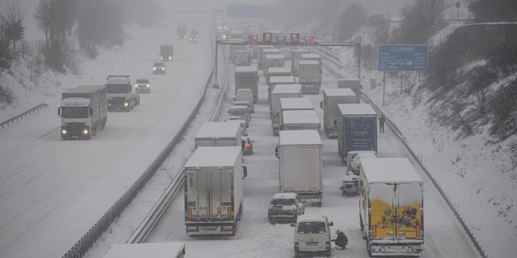 Gjermania përfshihet nga reshjet e borës dhe ngricat