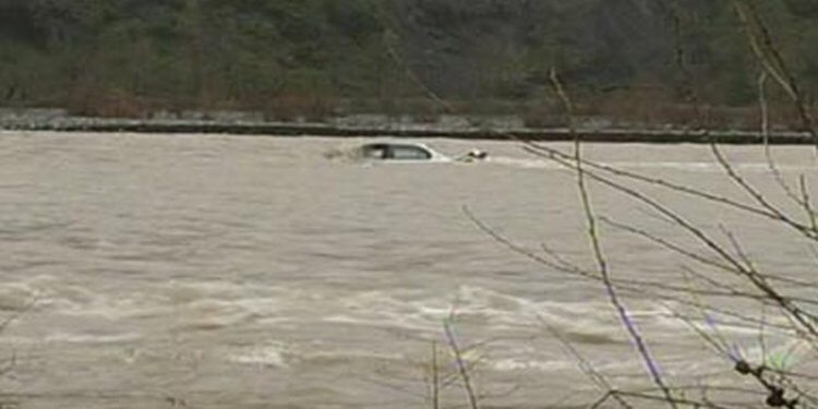 Vetaksident me fatalitet në Prizren, vetura bie nga lartësia 30 metra në lumë – vdes pasagjeri