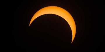 Sonte eklipsi i parë i këtij viti dhe dy planetë pothuajse përplasen