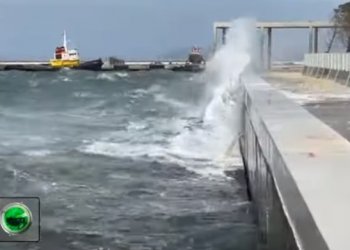 Ashpërsohet moti, pamjet nga dallgët e fuqishme në detin e Vlorës