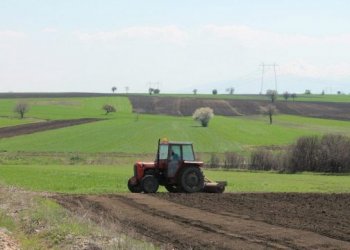 Mërgimtari vjen nga Gjermania në Kosovë për ta punuar tokën