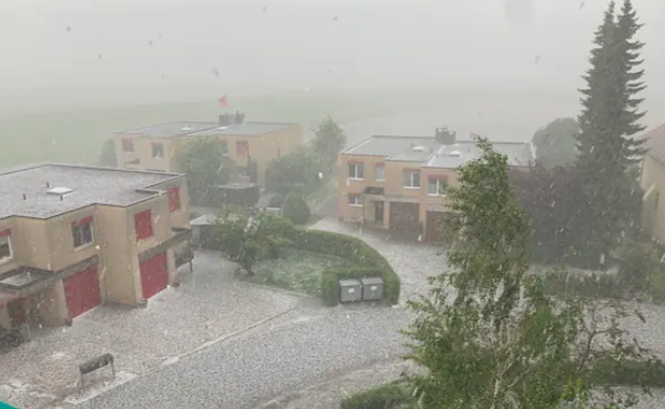 Shi e breshër, Zvicra goditet nga stuhitë e forta