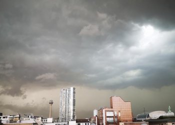 Gjermania përgatitet për stuhi të forta dhe tornado