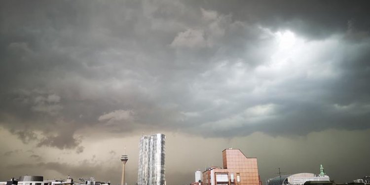 Gjermania përgatitet për stuhi të forta dhe tornado