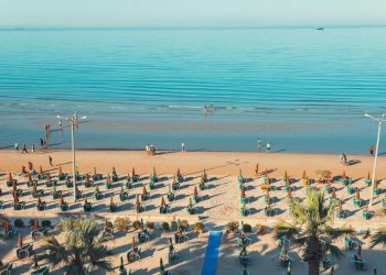 Verë me çmime të kripura për kosovarët, hotelet në Shqipëri thonë se pakot janë shtrenjtuar