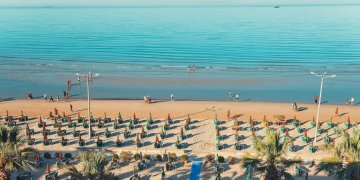 Verë me çmime të kripura për kosovarët, hotelet në Shqipëri thonë se pakot janë shtrenjtuar