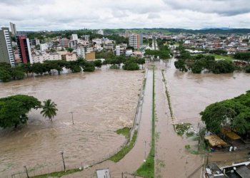 Reshjet e mëdha mbysin 30 persona në shtetin latin