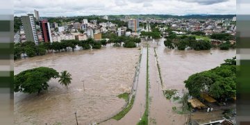Reshjet e mëdha mbysin 30 persona në shtetin latin
