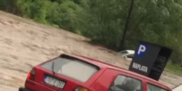 Përmbytje të mëdha në Bosnjë, vetura shtëpi e gjithçka nën ujë