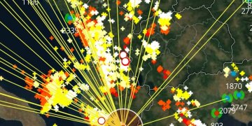 Shqipëria nën breshërinë e rrufeve, një sistem i fuqishëm edhe në Dukagjin!