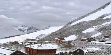 Kemi hyrë në verë, por malet e Turqisë mbulohen nga bora