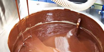 Kishin rënë në një rezervoar të madh të çokolatës, shpëtohen punëtorët!