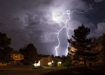 Gjërat që nuk duhet t’i bëni kurrë kur ka vetëtima