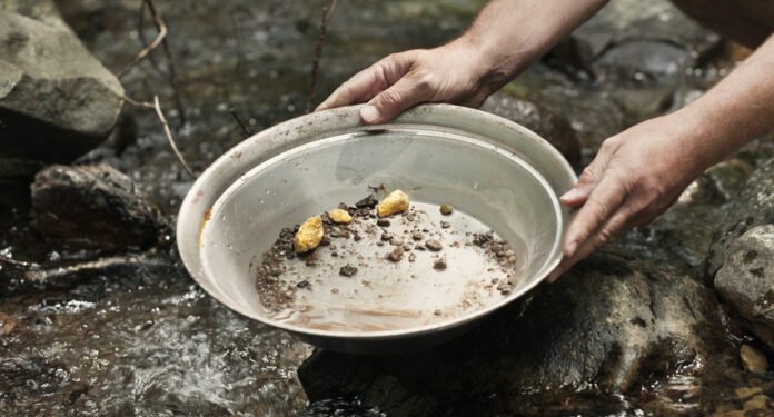 Kompania britanike merr licencë për kërkimin e arit në Kosovë, ky fshat është caku!