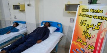 Jeta brenda qytetit më të nxehtë në botë, ku banorët punojnë natën! (FOTO)