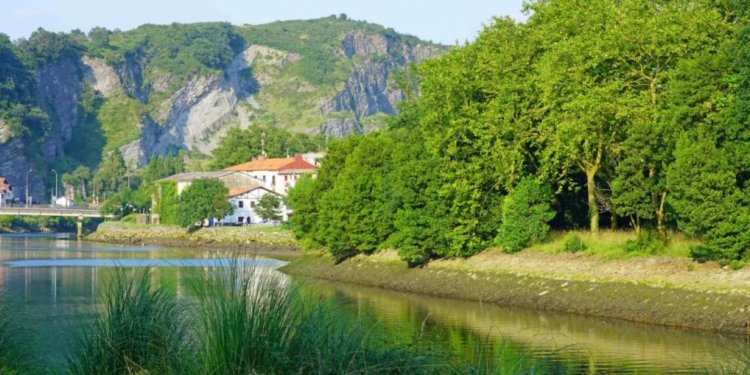 Ishulli i Europës që ndërron kombësitë çdo 6 muaj!