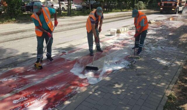 Në Prishtinë rrugët lahen me shampon