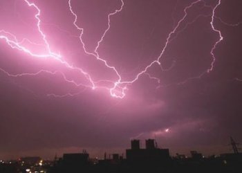 Rrufeja i mbyt 20 njerëz për 24 orë në Indi