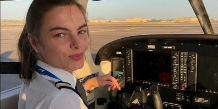 Pilotja 21-vjeçarja britanike vdes pasi u pickua në ballë nga një mushkonjë