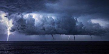 Vendi me më së shumti vetëtima në planet